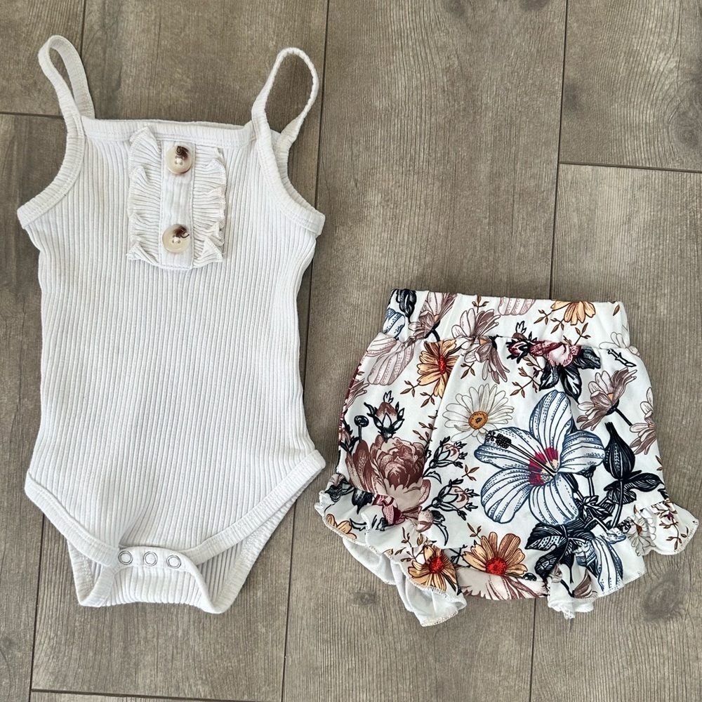 Boutique boho shorts & shirt outfit set 0-3 month baby girl 
Euc